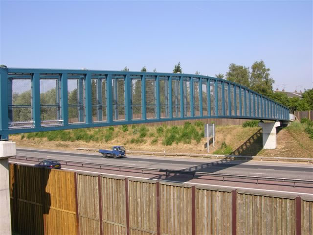 Estructuras metálicas de pasarelas y puentes de medio paso con vigas Vierendeel