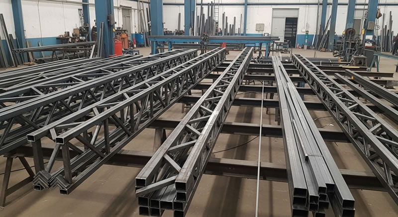 Fabricacion celosias con perfiles combinados tubular y angular en bogota colombia. Montajes, Ingeniería y Construcción. MIC SAS. Fabricacion celosias con perfiles combinados tubular y angular en bogota colombia. Montajes, Ingeniería y Construcción. MIC SAS.