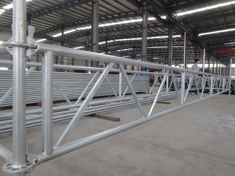 Viga de celosía galvanizada para montaje estructural en taller en Bogotá Colombia. Montajes, Ingeniería y Construcción. MIC SAS. Viga de celosía galvanizada para montaje estructural en taller en Bogotá Colombia. Montajes, Ingeniería y Construcción. MIC SAS.