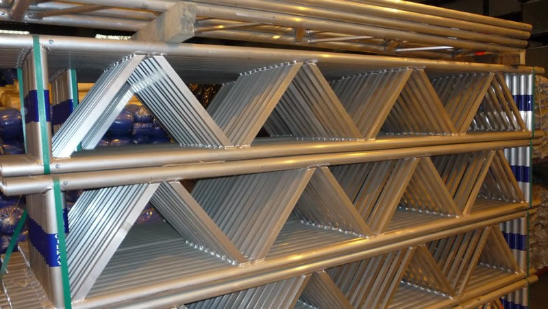 Vigas de celosía en acero estructural apiladas y listas para obra en Bogotá Colombia. Montajes, Ingeniería y Construcción. MIC SAS. Vigas de celosía en acero estructural apiladas y listas para obra en Bogotá Colombia. Montajes, Ingeniería y Construcción. MIC SAS.