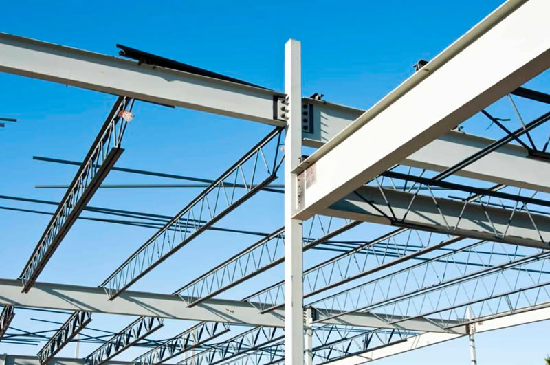 Vigas entramadas para cubierta en construcción metálica azul cielo en Bogotá Colombia. Montajes, Ingeniería y Construcción. MIC SAS. Vigas entramadas para cubierta en construcción metálica azul cielo en Bogotá Colombia. Montajes, Ingeniería y Construcción. MIC SAS.