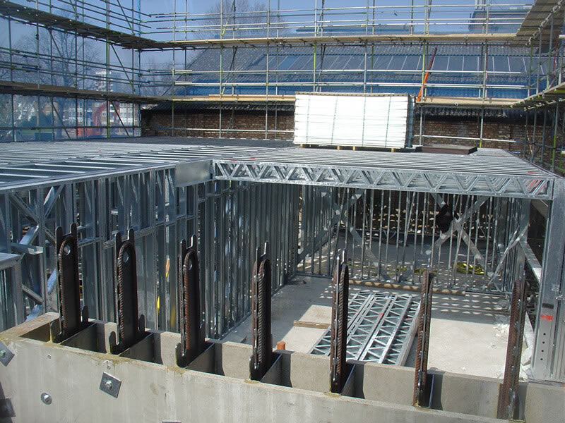 Vigas entramadas para entrepiso de acero liviano en construcción en Bogotá Colombia. Montajes, Ingeniería y Construcción. MIC SAS. Vigas entramadas para entrepiso de acero liviano en construcción en Bogotá Colombia. Montajes, Ingeniería y Construcción. MIC SAS.