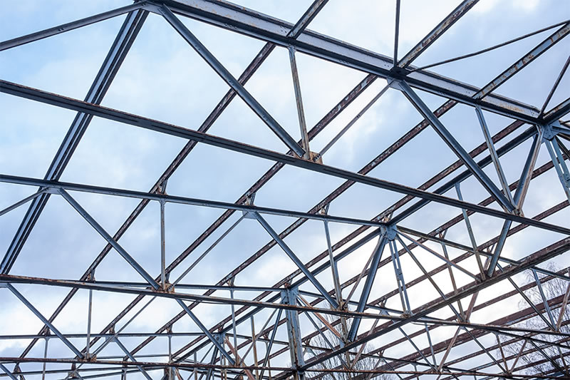 Vigas reticulares de acero para techo expuestas al exterior en Bogotá Colombia. Montajes, Ingeniería y Construcción. MIC SAS. Vigas reticulares de acero para techo expuestas al exterior en Bogotá Colombia. Montajes, Ingeniería y Construcción. MIC SAS.