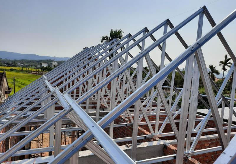 Vigas celosia metal aplicaciones techos estructurales grandes luces en Bogotá, Colombia. Montajes, Ingeniería y Construcción. MIC SAS. Vigas celosia metal aplicaciones techos estructurales grandes luces en Bogotá, Colombia. Montajes, Ingeniería y Construcción. MIC SAS.