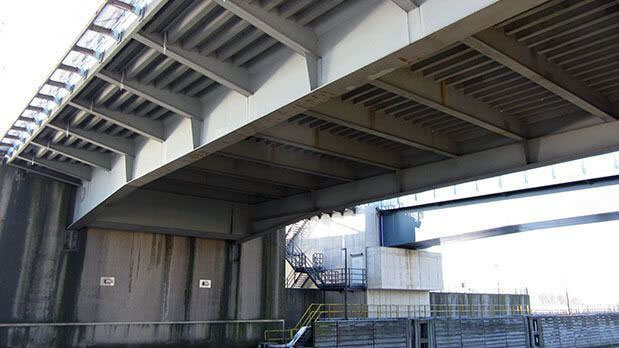 Puente con tablero ortotrópico y vigas cajón de acero estructural en Bogotá Colombia. Montajes, Ingeniería y Construcción MIC SAS. Puente con tablero ortotrópico y vigas cajón de acero estructural en Bogotá Colombia. Montajes, Ingeniería y Construcción MIC SAS.