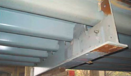Unión de viga a tablero ortotrópico con soporte metálico en Bogotá Colombia. Montajes, Ingeniería y Construcción MIC SAS. Unión de viga a tablero ortotrópico con soporte metálico en Bogotá Colombia. Montajes, Ingeniería y Construcción MIC SAS.