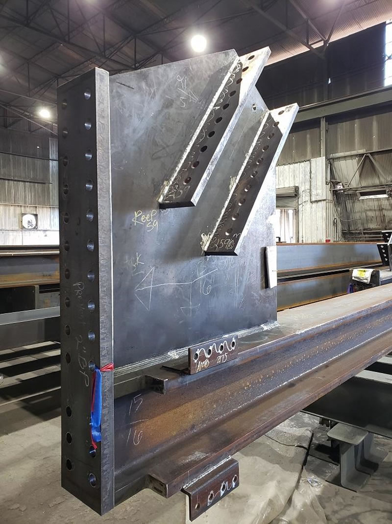 Fabricación de viga metálica a medida para proyecto especial en Bogotá Colombia. Montajes, Ingeniería y Construcción. MIC SAS. Fabricación de viga metálica a medida para proyecto especial en Bogotá Colombia. Montajes, Ingeniería y Construcción. MIC SAS.