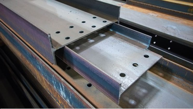 Vigas de acero con placas y perforaciones fabricadas para proyectos en Bogotá Colombia. Montajes, Ingeniería y Construcción. MIC SAS. Vigas de acero con placas y perforaciones fabricadas para proyectos en Bogotá Colombia. Montajes, Ingeniería y Construcción. MIC SAS.