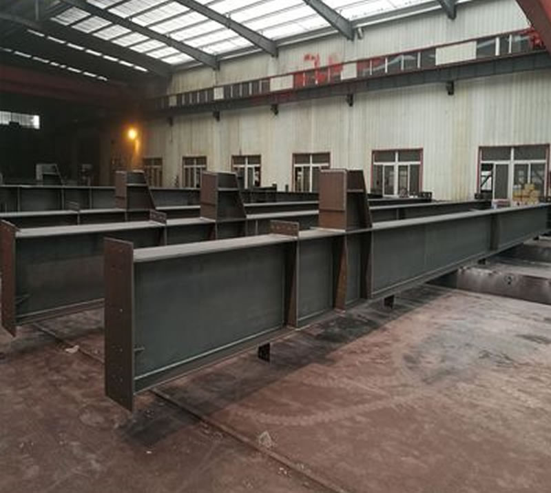 Vigas metálicas armadas en taller para proyectos especiales en Bogotá Colombia. Montajes, Ingeniería y Construcción. MIC SAS. Vigas metálicas armadas en taller para proyectos especiales en Bogotá Colombia. Montajes, Ingeniería y Construcción. MIC SAS.