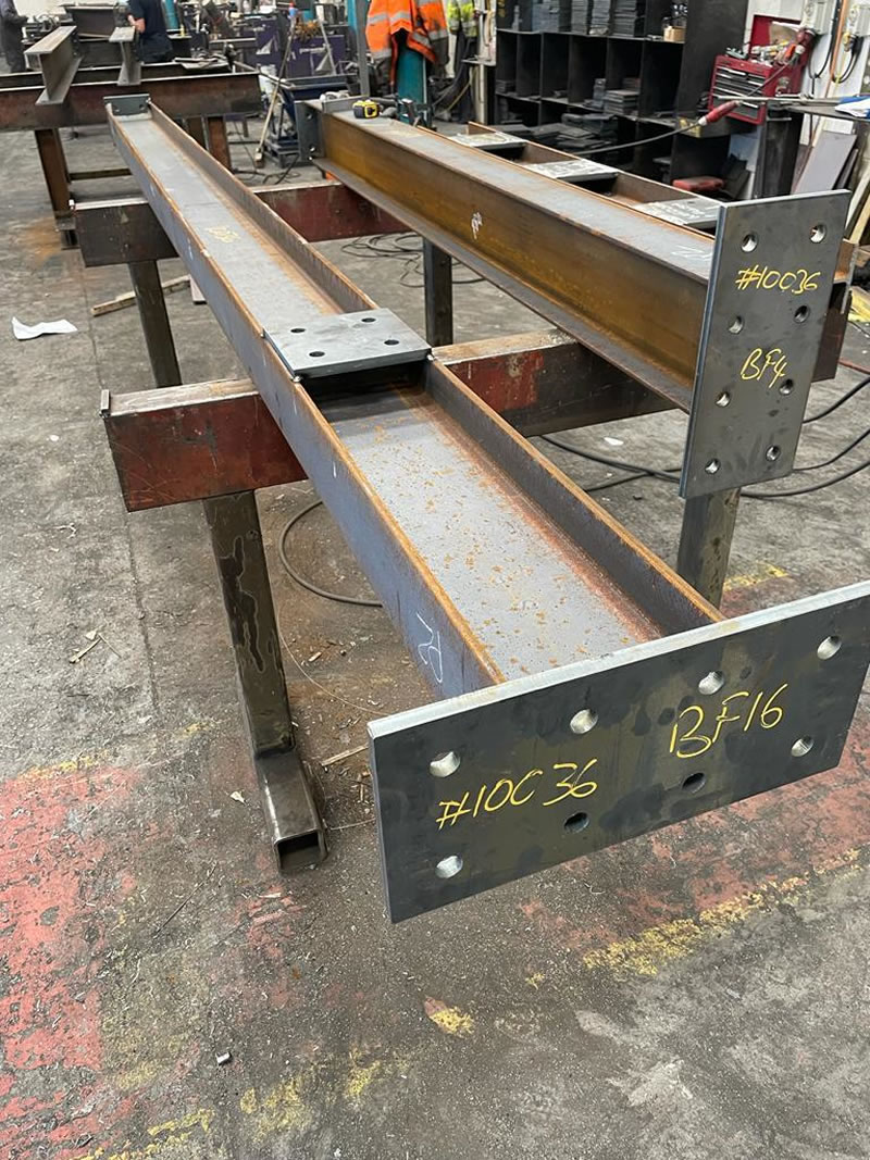 Vigas metálicas con placas en fabricación para proyectos especiales en Bogotá Colombia. Montajes, Ingeniería y Construcción. MIC SAS. Vigas metálicas con placas en fabricación para proyectos especiales en Bogotá Colombia. Montajes, Ingeniería y Construcción. MIC SAS.