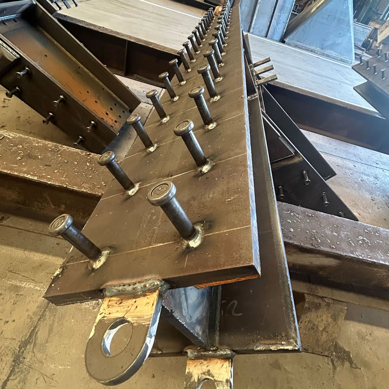 Viga personalizada acero con multiples conectores soldados en bogota colombia. Montajes, Ingeniería y Construcción. MIC SAS. Viga personalizada acero con multiples conectores soldados en bogota colombia. Montajes, Ingeniería y Construcción. MIC SAS.