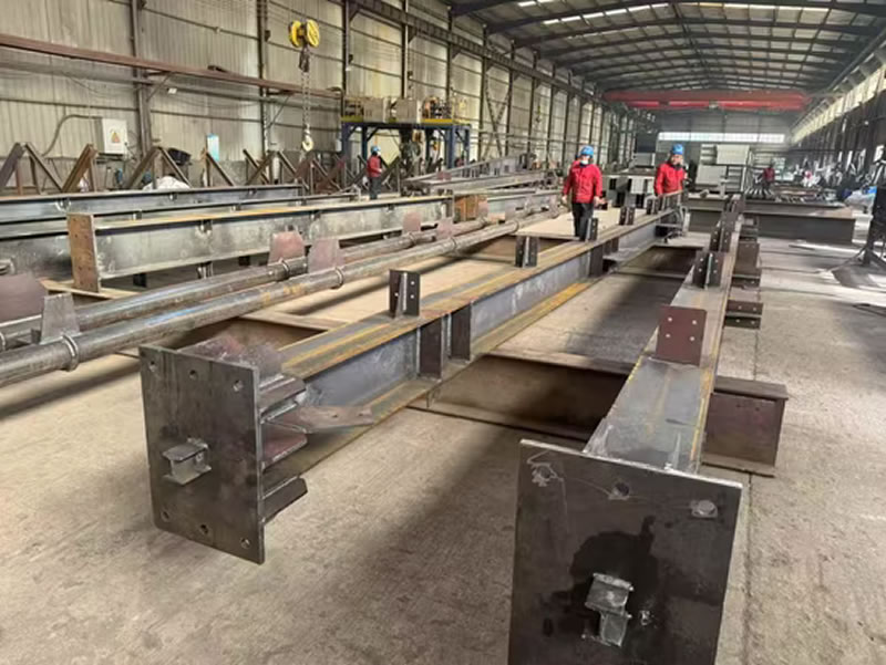 Fabricacion de vigas metalicas largas para proyectos especiales en Bogotá, Colombia. Montajes, Ingeniería y Construcción. MIC SAS. Fabricacion de vigas metalicas largas para proyectos especiales en Bogotá, Colombia. Montajes, Ingeniería y Construcción. MIC SAS.