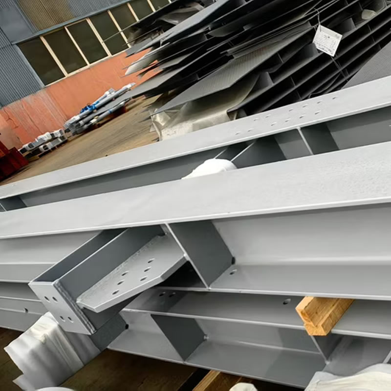 Vigas metalicas armadas con refuerzos internos en proceso en Bogotá, Colombia. Montajes, Ingeniería y Construcción. MIC SAS. Vigas metalicas armadas con refuerzos internos en proceso en Bogotá, Colombia. Montajes, Ingeniería y Construcción. MIC SAS.