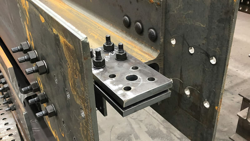 Viga acero personalizada diseño complejo fabricación ad hoc en Bogotá Colombia. Montajes, Ingeniería y Construcción. MIC SAS.