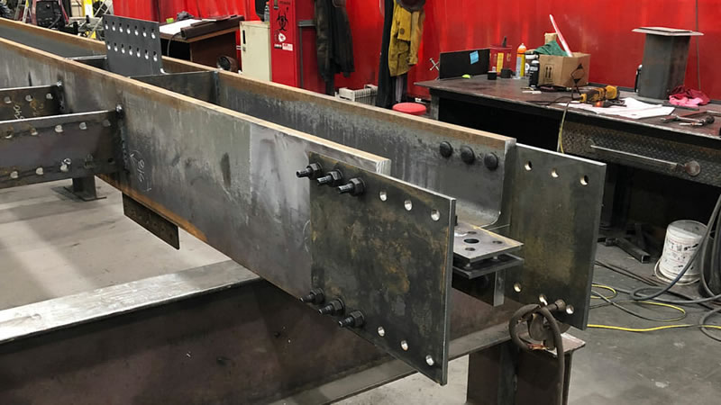 Viga personalizada acero conexión atornillada fabricación ad hoc en Bogotá Colombia. Montajes, Ingeniería y Construcción. MIC SAS.