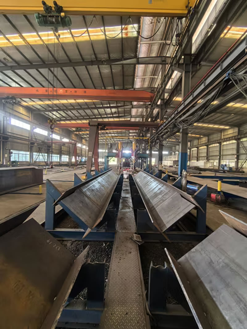 Fabricación de vigas metálicas personalizadas para proyectos especiales en Bogotá, Colombia. Montajes, Ingeniería y Construcción. MIC SAS. Fabricación de vigas metálicas personalizadas para proyectos especiales en Bogotá, Colombia. Montajes, Ingeniería y Construcción. MIC SAS.