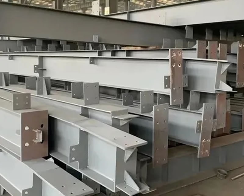 Vigas personalizadas fabricadas con aceros estructurales y pintura en Bogotá Colombia. Montajes, Ingeniería y Construcción. MIC SAS. Vigas personalizadas fabricadas con aceros estructurales y pintura en Bogotá Colombia. Montajes, Ingeniería y Construcción. MIC SAS.