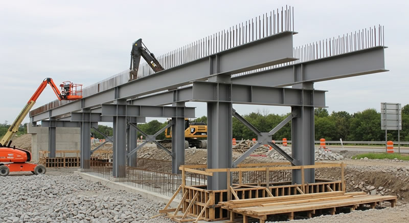 Vigas de acero para puente en montaje con calidad asegurada en Bogotá, Colombia. Montajes, Ingeniería y Construcción. MIC SAS. Vigas de acero para puente en montaje con calidad asegurada en Bogotá, Colombia. Montajes, Ingeniería y Construcción. MIC SAS.