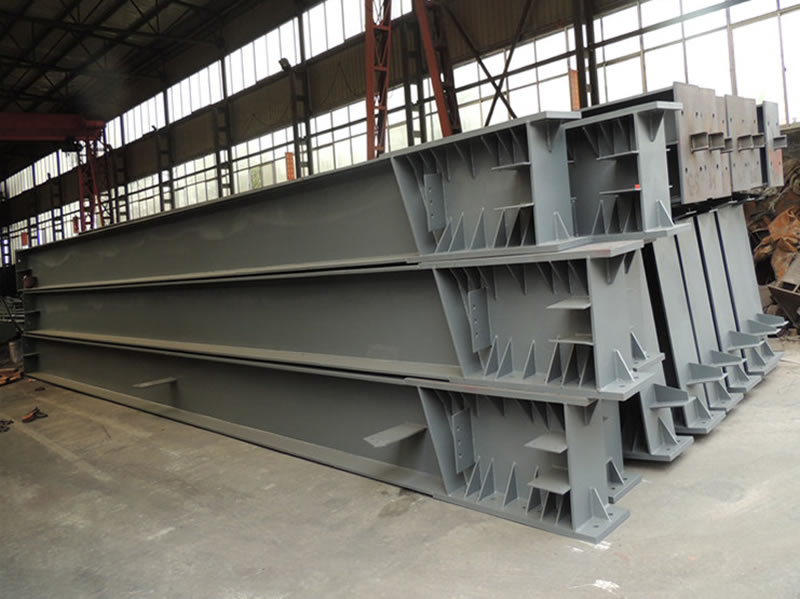 Vigas metalicas de acero prefabricadas en taller para ensamblaje en Bogotá, Colombia. Montajes, Ingeniería y Construcción. MIC SAS. Vigas metalicas de acero prefabricadas en taller para ensamblaje en Bogotá, Colombia. Montajes, Ingeniería y Construcción. MIC SAS.