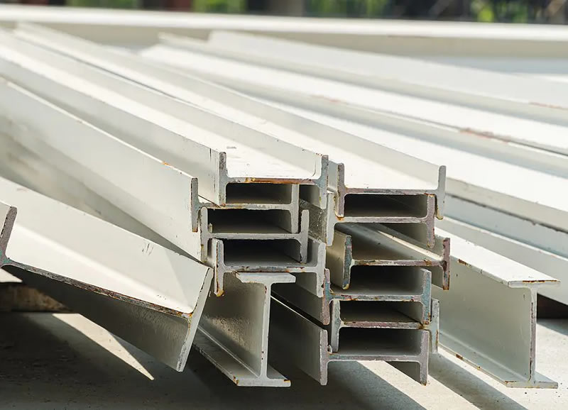 Vigas metalicas de acero prefabricadas pintadas listas para construccion en Bogotá, Colombia. Montajes, Ingeniería y Construcción. MIC SAS. Vigas metalicas de acero prefabricadas pintadas listas para construccion en Bogotá, Colombia. Montajes, Ingeniería y Construcción. MIC SAS.