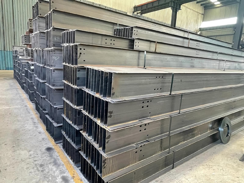 Vigas metalicas prefabricadas de acero en taller listas para ensamblaje en Bogotá, Colombia. Montajes, Ingeniería y Construcción. MIC SAS. Vigas metalicas prefabricadas de acero en taller listas para ensamblaje en Bogotá, Colombia. Montajes, Ingeniería y Construcción. MIC SAS.