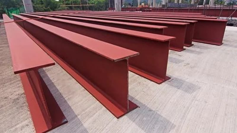 Vigas prefabricadas de acero estructural listas para montaje en obra en Bogotá, Colombia. Montajes, Ingeniería y Construcción. MIC SAS. Vigas prefabricadas de acero estructural listas para montaje en obra en Bogotá, Colombia. Montajes, Ingeniería y Construcción. MIC SAS.