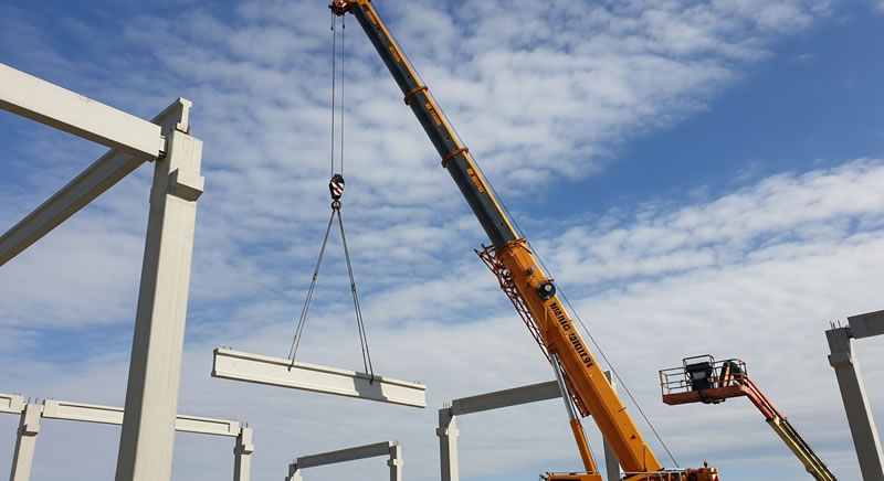Izaje de viga prefabricada para estructura en Bogotá, Colombia. Montajes, Ingeniería y Construcción. MIC SAS. Izaje de viga prefabricada para estructura en Bogotá, Colombia. Montajes, Ingeniería y Construcción. MIC SAS.