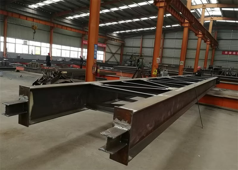 Fabricación de vigas armadas prefabricadas en acero para proyectos en Bogotá Colombia. Montajes, Ingeniería y Construcción. MIC SAS. Fabricación de vigas armadas prefabricadas en acero para proyectos en Bogotá Colombia. Montajes, Ingeniería y Construcción. MIC SAS.