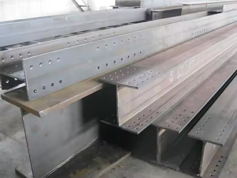 Vigas metálicas prefabricadas acero con perforaciones para conexión en Bogotá Colombia. Montajes, Ingeniería y Construcción. MIC SAS. Vigas metálicas prefabricadas acero con perforaciones para conexión en Bogotá Colombia. Montajes, Ingeniería y Construcción. MIC SAS.