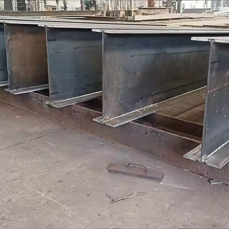 Vigas metálicas prefabricadas con juntas soldadas en taller en Bogotá Colombia. Montajes, Ingeniería y Construcción. MIC SAS. Vigas metálicas prefabricadas con juntas soldadas en taller en Bogotá Colombia. Montajes, Ingeniería y Construcción. MIC SAS.