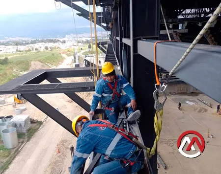 Diseño, construcción y montaje de estructuras metálicas industriales en Bogotá y toda Colombia. Montajes, Ingehiería y Construcción. MIC. SAS.