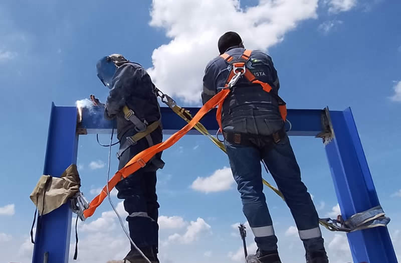 Diseño, fabricación y soldadura de estructuras metálicas industriales en Bogotá, Colombia. Montajes, Ingeniería y Construcción MIC SAS.