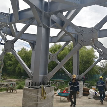 Edificación de acero estructural y perfiles metálicos en Bogotá, Colombia. Montajes, Ingeniería y Construcción MIC SAS.