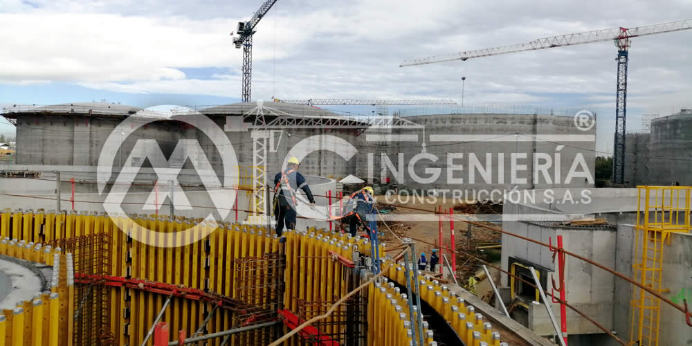 Mantenimiento, construcción y renovación de estructuras metálicas en acero en Bogotá, Colombia. Montajes, Ingeniería y Construcción MIC SAS.