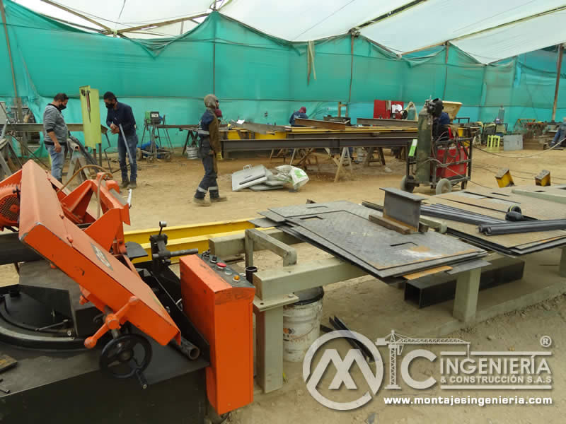 Cortadora de acero para el montaje de componentes metálicos de estructuras en Bogotá, Colombia. Montajes, Ingeniería y Construcción. MIC SAS