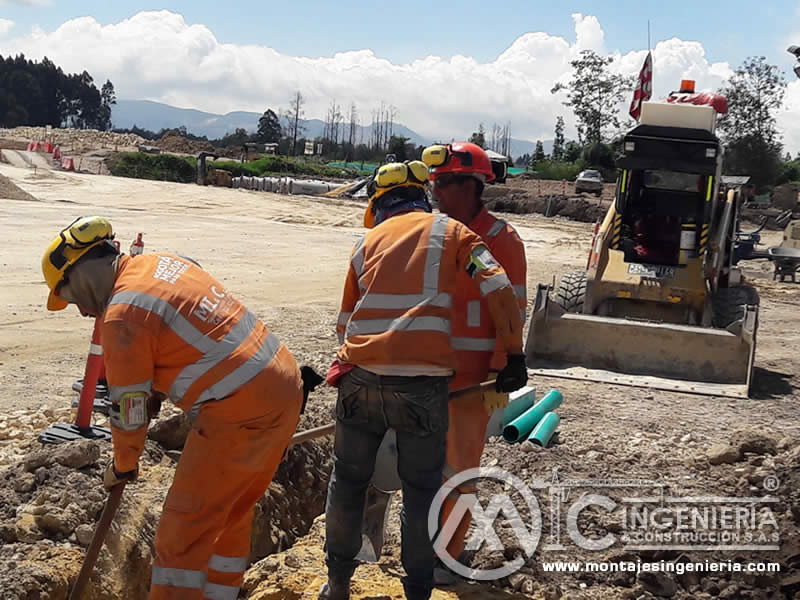 Excavación para la instalación de tuberías en Bogotá, Colombia. Montajes, Ingeniería y Construcción. MIC SAS