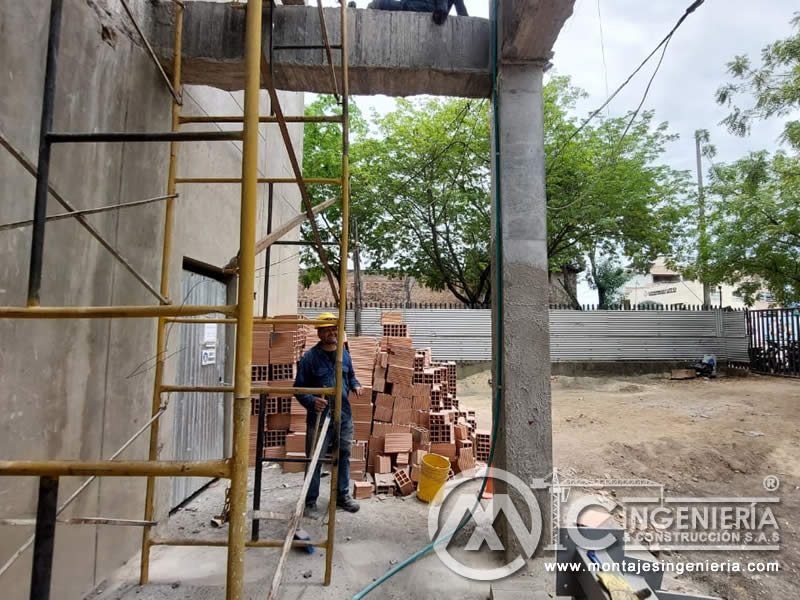 Diseño estructural, fabricación y montaje de escaleras para edificios en Bogotá, Colombia. Montajes, Ingeniería y Construcción MIC SAS.