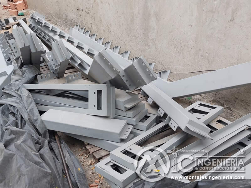 Diseño estructural, fabricación y montaje de escaleras para edificios en Bogotá, Colombia. Montajes, Ingeniería y Construcción MIC SAS.
