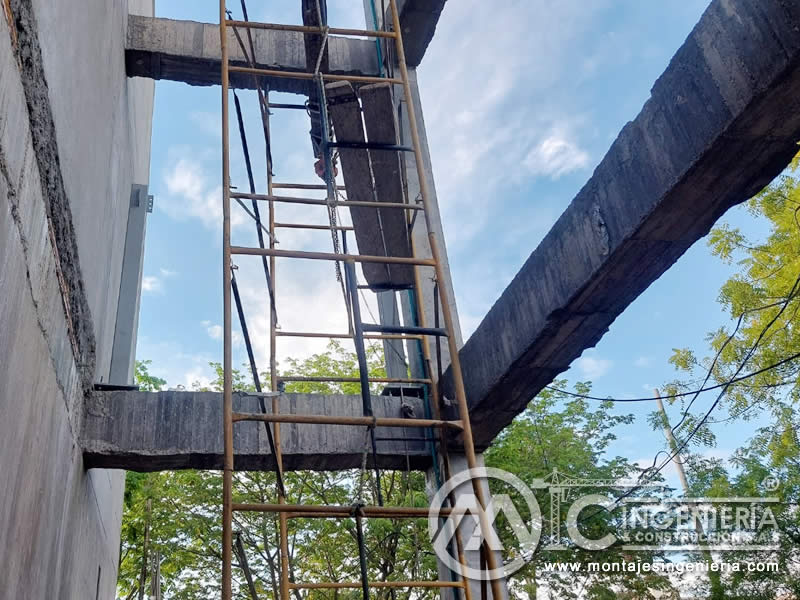 Diseño estructural, fabricación y montaje de escaleras para edificios en Bogotá, Colombia. Montajes, Ingeniería y Construcción MIC SAS.