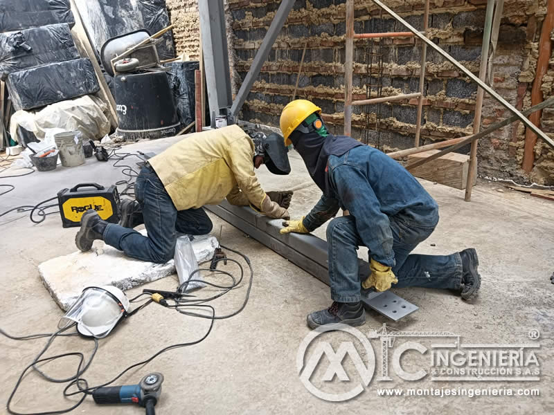 Procesos de soldadura en componentes estructurlas metálicos para edificios en Bogotá, Colombia. Montajes, Ingeniería y Construcción. MIC SAS.