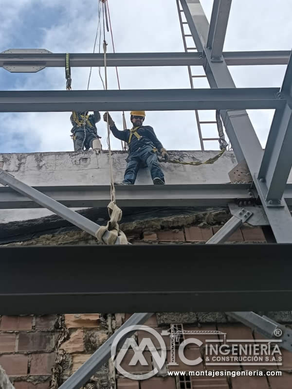 Procesos de soldadura en componentes estructurlas metálicos para edificios en Bogotá, Colombia. Montajes, Ingeniería y Construcción. MIC SAS.