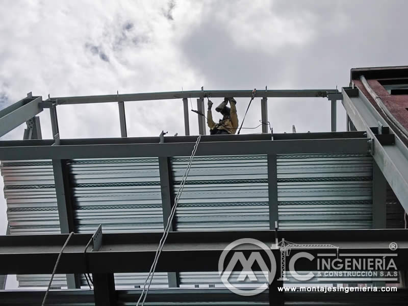 Construcción de edificios estructurales metálicos en Bogotá, Colombia. Montajes, Ingeniería y Construcción MIC SAS.