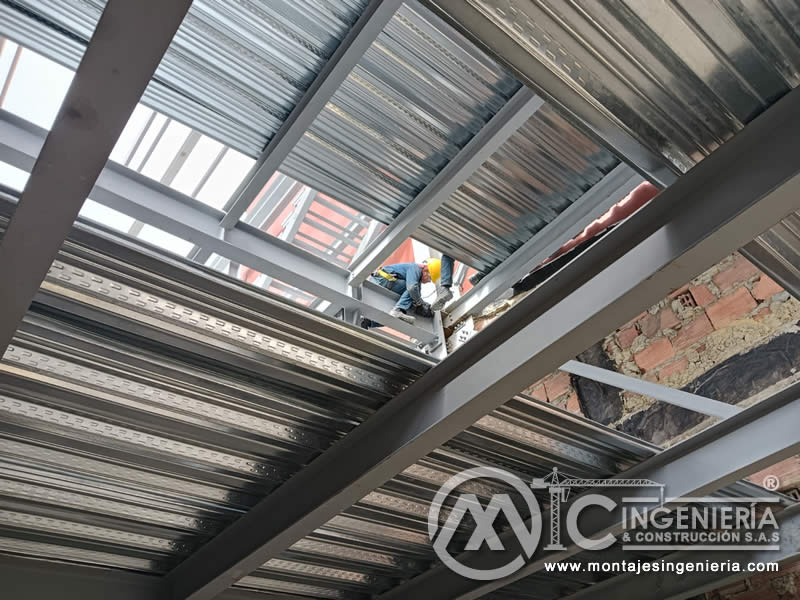 Construcción de edificios estructurales metálicos en Bogotá, Colombia. Montajes, Ingeniería y Construcción MIC SAS.