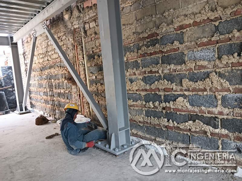Construcción de edificios estructurales metálicos en Bogotá, Colombia. Montajes, Ingeniería y Construcción MIC SAS.