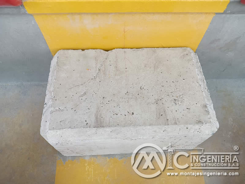 Acabados con pintura industrial sobre graderías en concreto para colegios en Bogotá, Colombia. Montajes, Ingeniería y Construcción MIC SAS. Acabados con pintura industrial sobre graderías en concreto para colegios en Bogotá, Colombia. Montajes, Ingeniería y Construcción MIC SAS.
