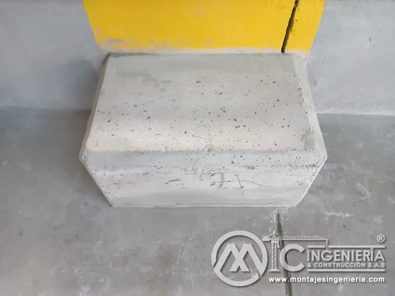 Acabados con pintura industrial sobre graderías en concreto para colegios en Bogotá, Colombia. Montajes, Ingeniería y Construcción MIC SAS. Acabados con pintura industrial sobre graderías en concreto para colegios en Bogotá, Colombia. Montajes, Ingeniería y Construcción MIC SAS.