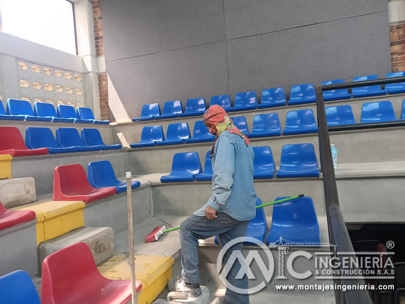 Acabados con pintura industrial sobre graderías en concreto para colegios en Bogotá, Colombia. Montajes, Ingeniería y Construcción MIC SAS. Acabados con pintura industrial sobre graderías en concreto para colegios en Bogotá, Colombia. Montajes, Ingeniería y Construcción MIC SAS.