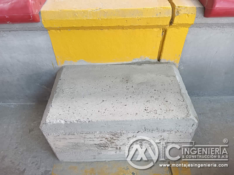 Acabados con pintura industrial sobre graderías en concreto para colegios en Bogotá, Colombia. Montajes, Ingeniería y Construcción MIC SAS. Acabados con pintura industrial sobre graderías en concreto para colegios en Bogotá, Colombia. Montajes, Ingeniería y Construcción MIC SAS.