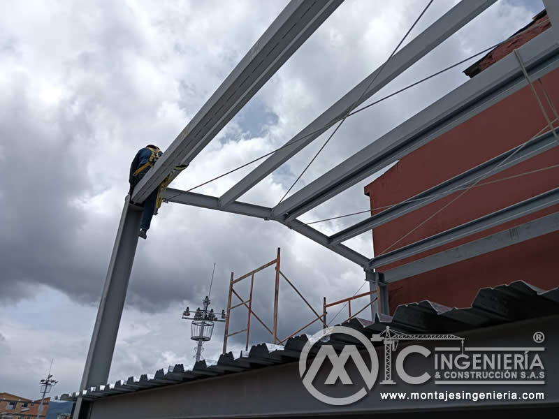 Fabricación y montaje de cubiertas metálicas para techos en edificios en Bogotá, Colombia. Montajes, Ingeniería y Construcción MIC SAS. Fabricación y montaje de cubiertas metálicas para techos en edificios en Bogotá, Colombia. Montajes, Ingeniería y Construcción MIC SAS.