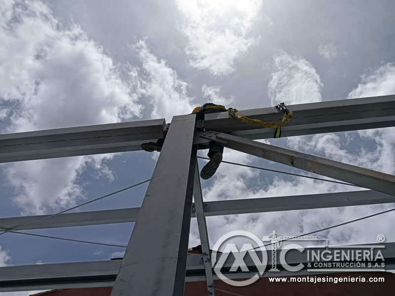 Fabricación y montaje de cubiertas metálicas para techos en edificios en Bogotá, Colombia. Montajes, Ingeniería y Construcción MIC SAS. Fabricación y montaje de cubiertas metálicas para techos en edificios en Bogotá, Colombia. Montajes, Ingeniería y Construcción MIC SAS.